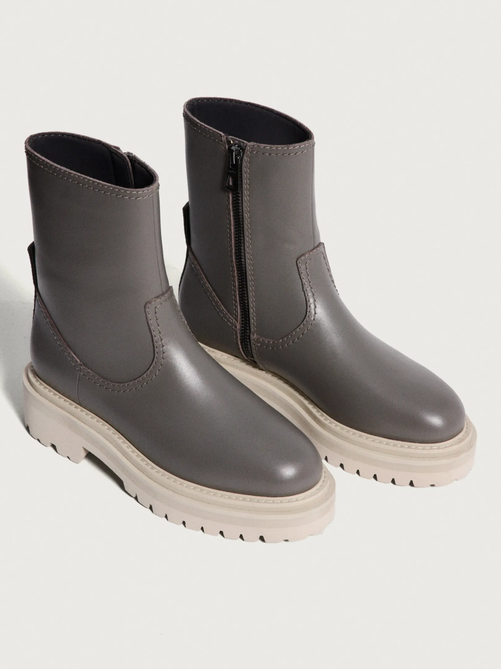 office_grauer_lederstiefe_1.webp Shop HOFF OFFICE GRAUER LEDERSTIEFEL