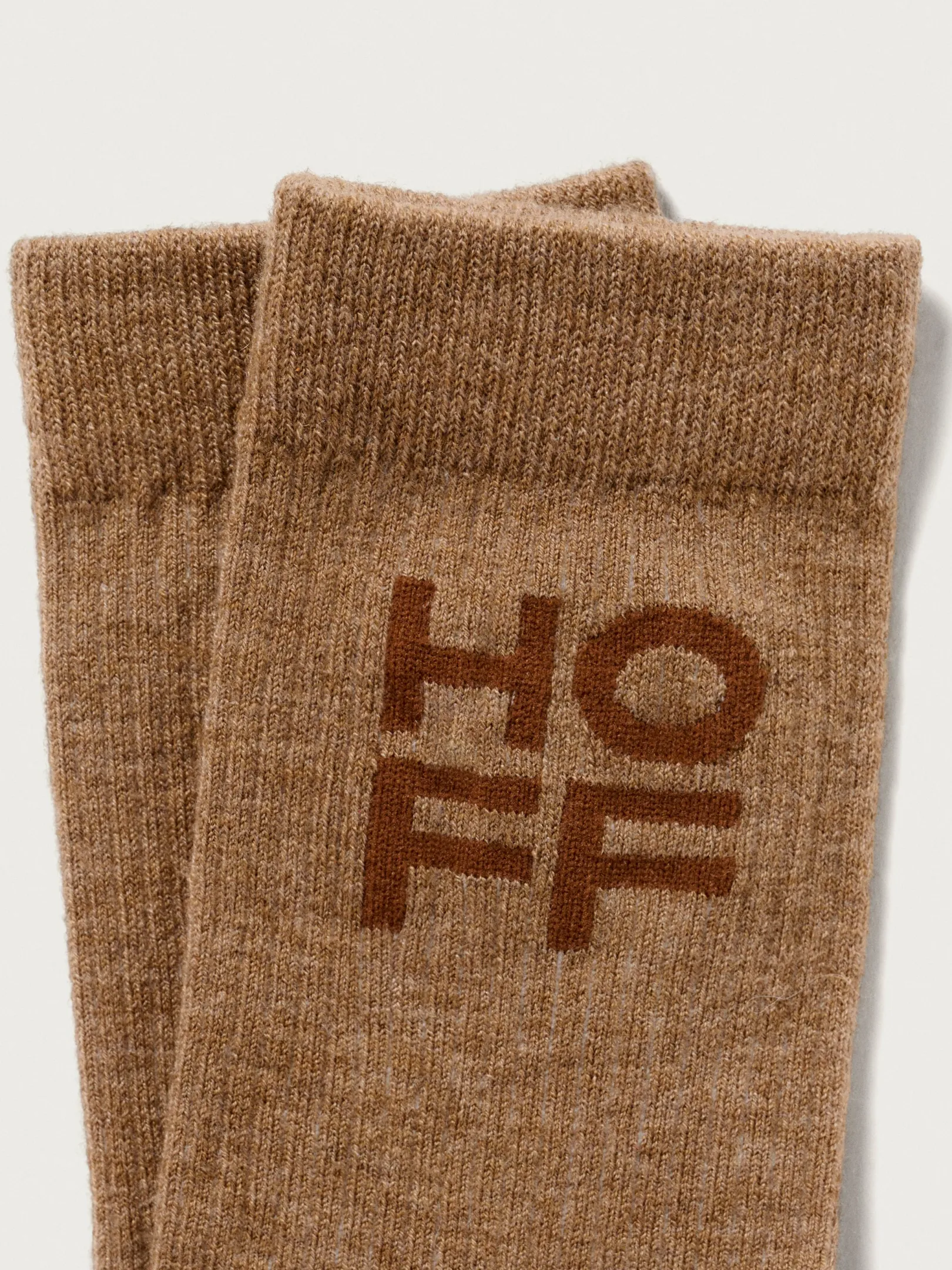 taupefarbene_kaschmirsock_2.webp Shop HOFF TAUPEFARBENE KASCHMIR-SOCKEN